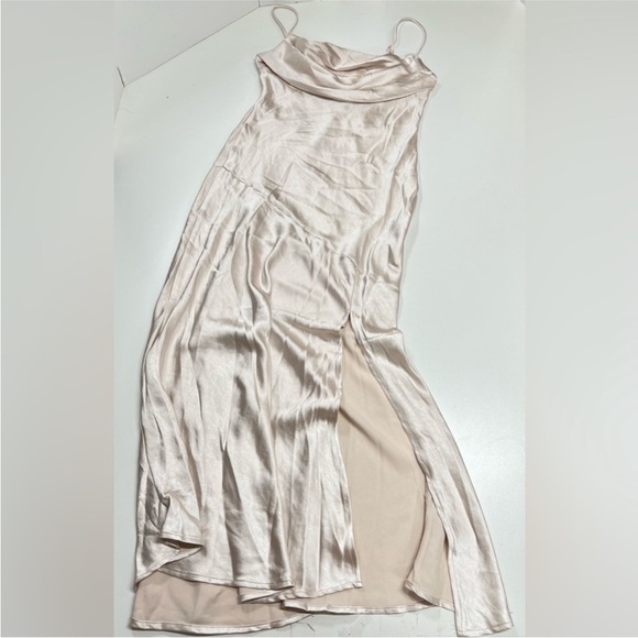 Selfie Leslie NWOT champagne satin slip dress - Picture 7 of 12